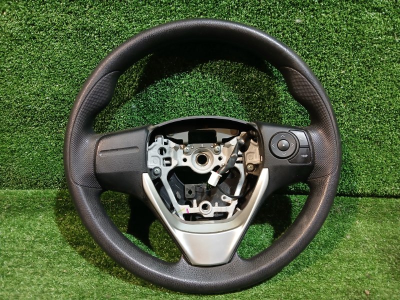 Руль Toyota Corolla Axio NKE165 1NZ-FXE 2015 (б/у)