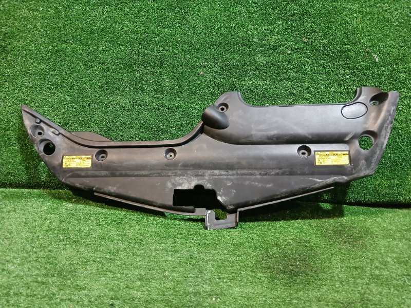 Защита радиатора Toyota Prius NHW20 1NZ-FXE 2004 (б/у)