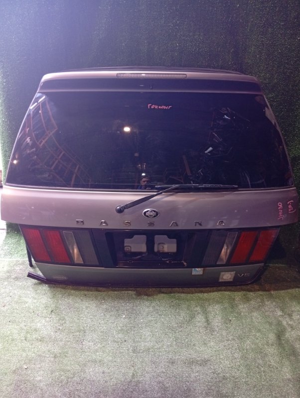 Дверь 5-я Nissan Bassara JHU30 VQ30 2000 (б/у)