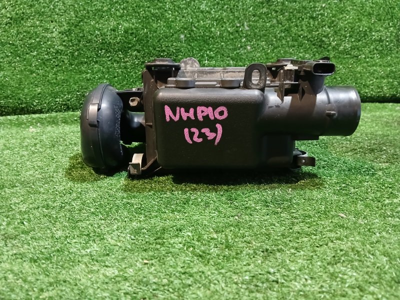 Корпус воздушного фильтра Toyota Aqua NHP10 1NZ-FXE 2013 (б/у)