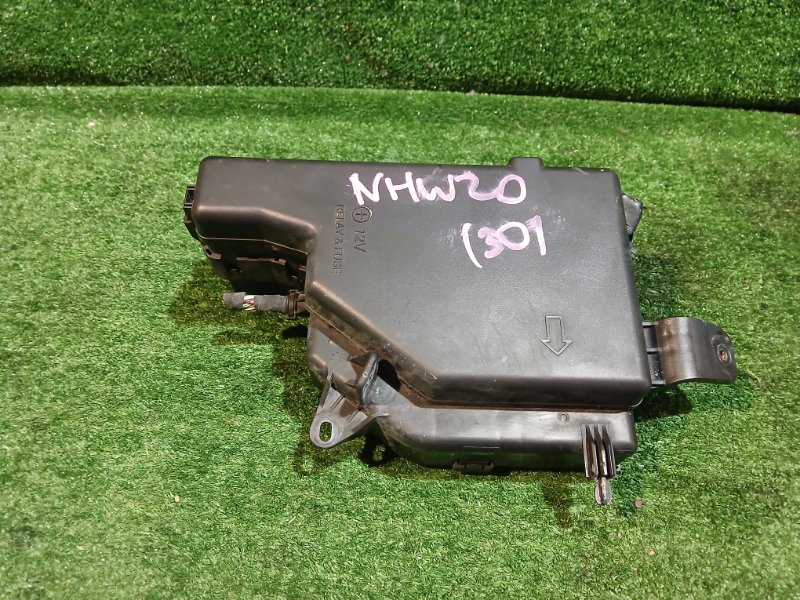 Блок предохранителей Toyota Prius NHW20 1NZ-FXE 2004 (б/у)
