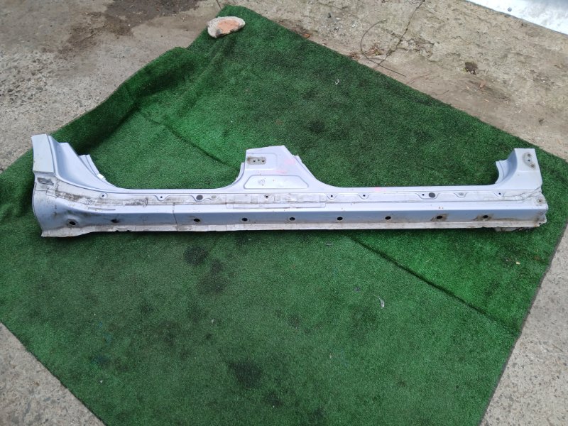 Порог Toyota Prius ZVW30 2ZR-FXE 2009 правый (б/у)