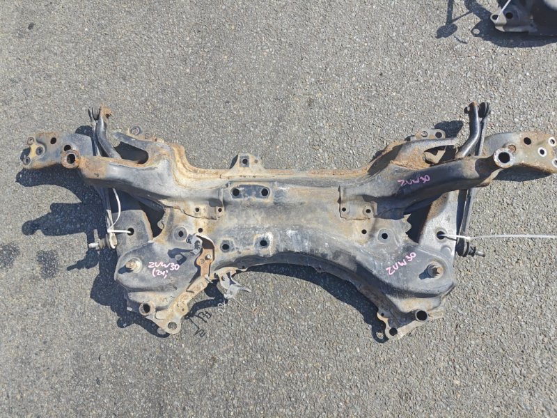 Балка под двс Toyota Prius ZVW30 2ZR-FXE 2009 передняя (б/у)
