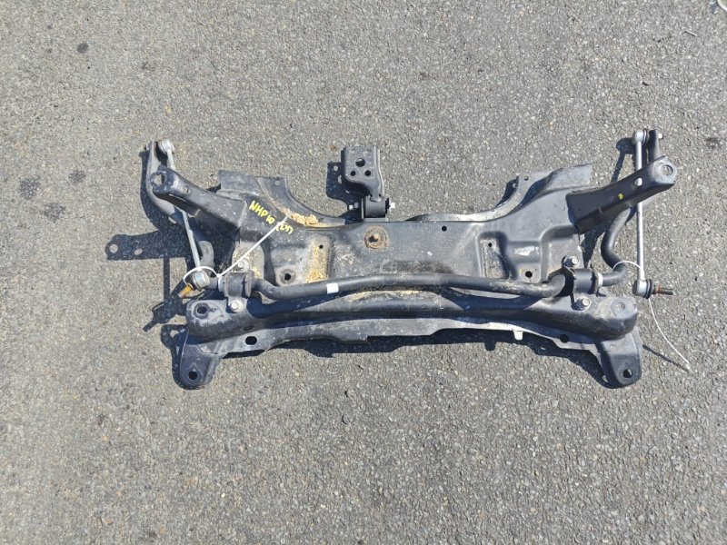 Балка под двс Toyota Aqua NHP10 1NZ-FXE 2013 передняя (б/у)