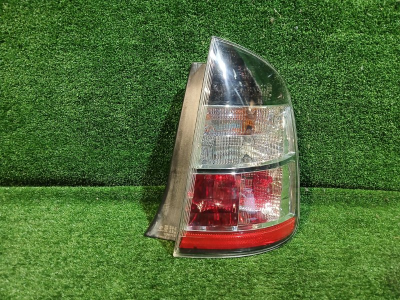Стоп-сигнал Toyota Prius NHW20 1NZ-FXE 2004 правый (б/у)