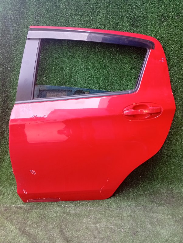 Дверь Toyota Vitz NSP130 задняя левая (б/у)