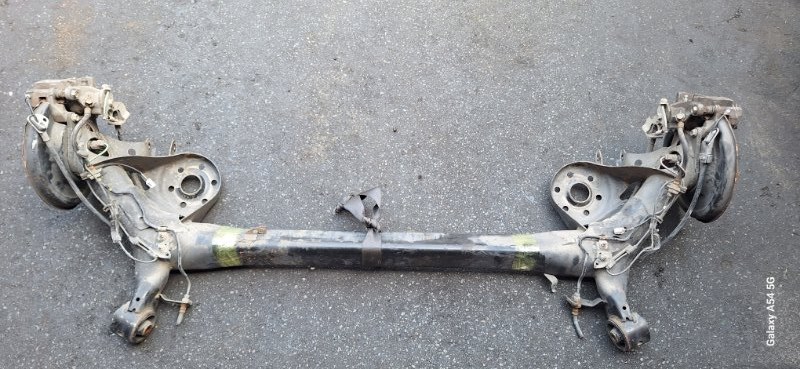 Балка со ступицами TOYOTA PRIUS ZVW30 2ZR задняя (б/у)
