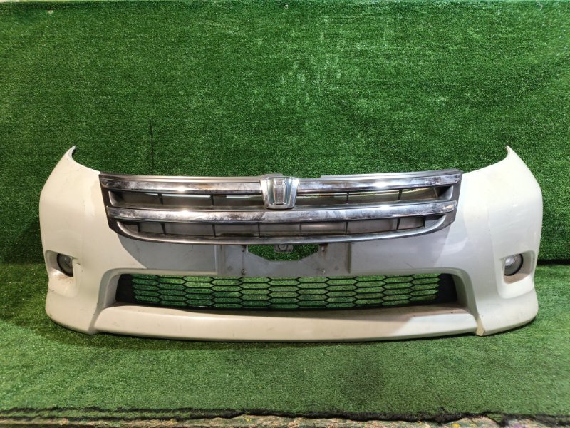 Бампер TOYOTA ISIS ANM10 передний (б/у)