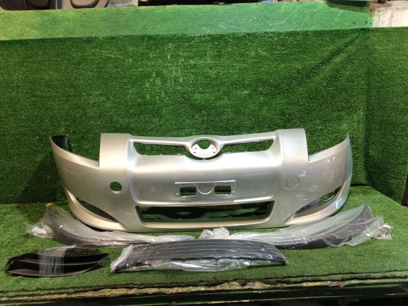 Бампер TOYOTA AURIS NZE151 передний