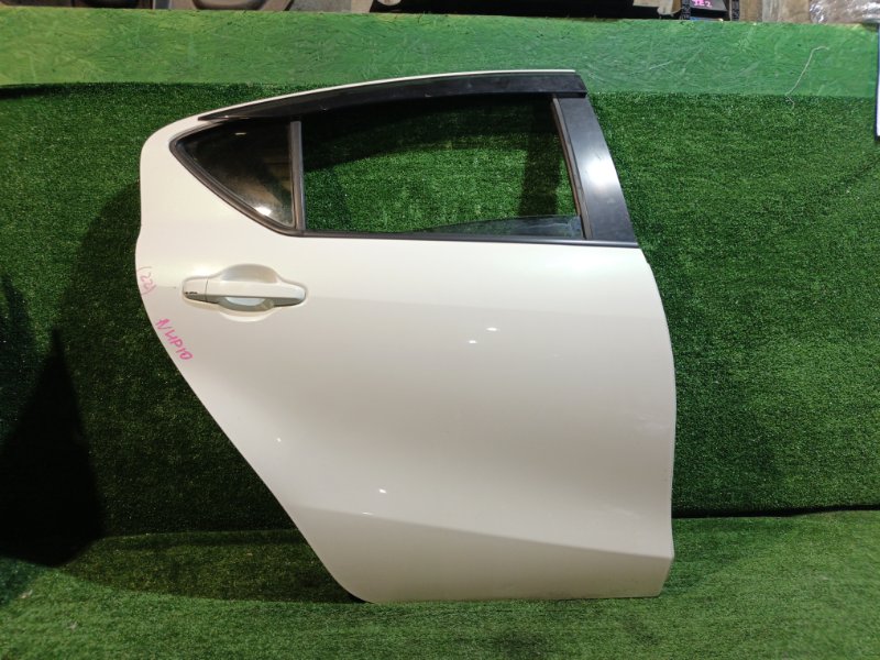 Дверь TOYOTA AQUA NHP10 1NZ-FXE 2014 задняя правая (б/у)