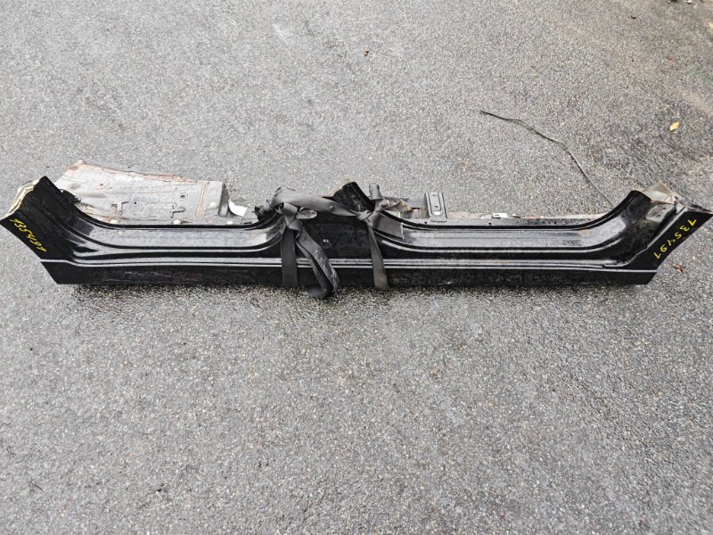 Порог HONDA STREAM RN6 правый (б/у)