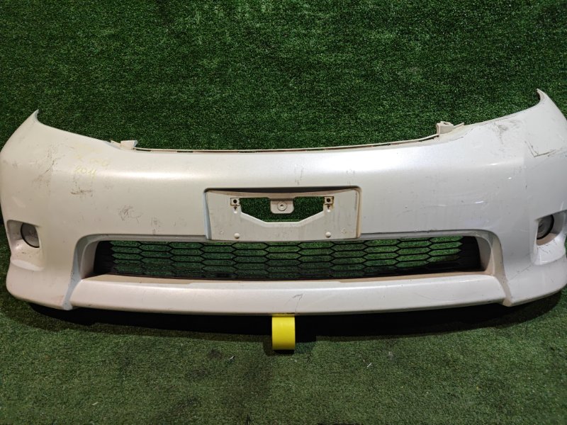 Бампер TOYOTA ISIS ZNM10 передний (б/у)