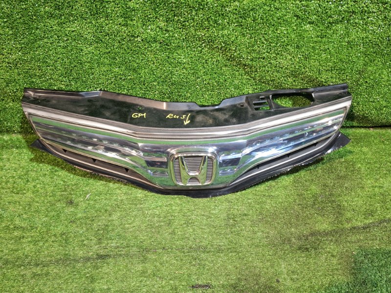 Решетка радиатора HONDA FIT GP1 (б/у)