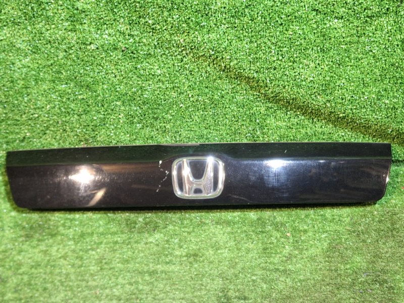 Накладка 5-й двери HONDA STREAM RN6 (б/у)