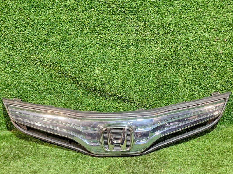 Решетка радиатора HONDA FIT GP1 (б/у)