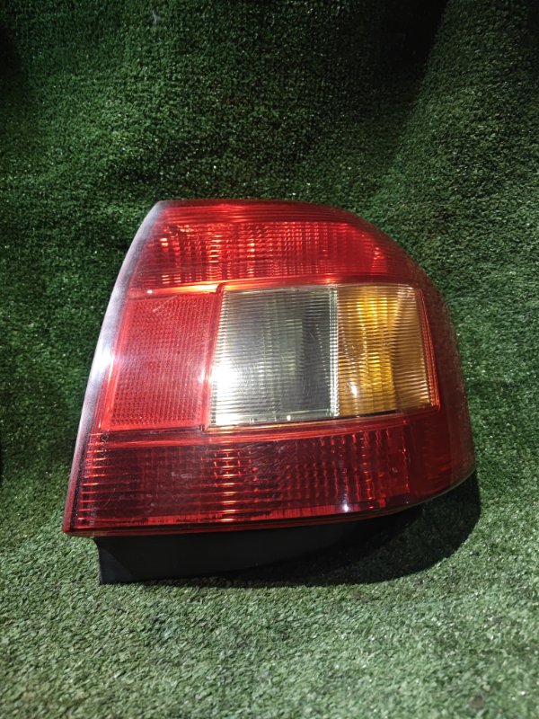 Стоп-сигнал TOYOTA COROLLA RUNX NZE121 1NZ-FE 2001 правый (б/у)