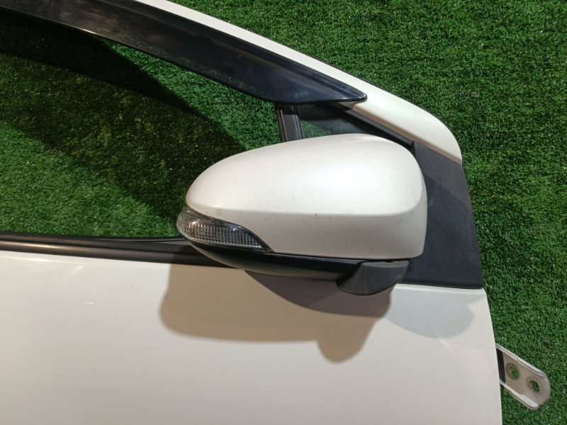 Зеркало TOYOTA AQUA NHP10 1NZ-FXE 2014 правое (б/у)