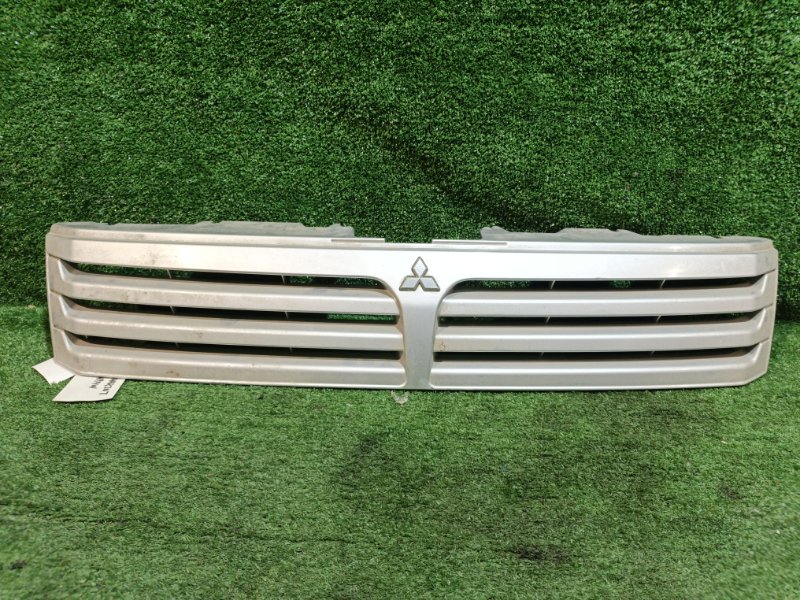 Решетка радиатора MITSUBISHI CHARIOT GRANDIS N84W (б/у)
