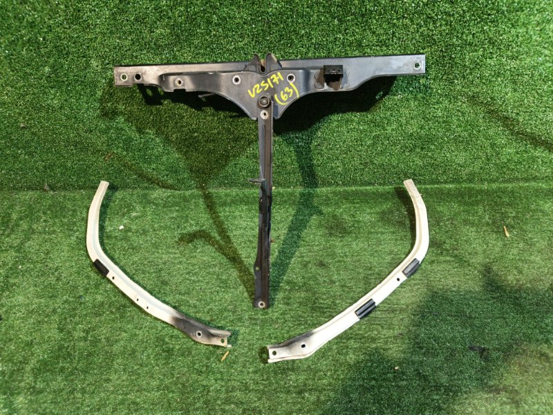 Планка телевизора TOYOTA CROWN MAJESTA UZS171 1UZ-FE 1999 (б/у)