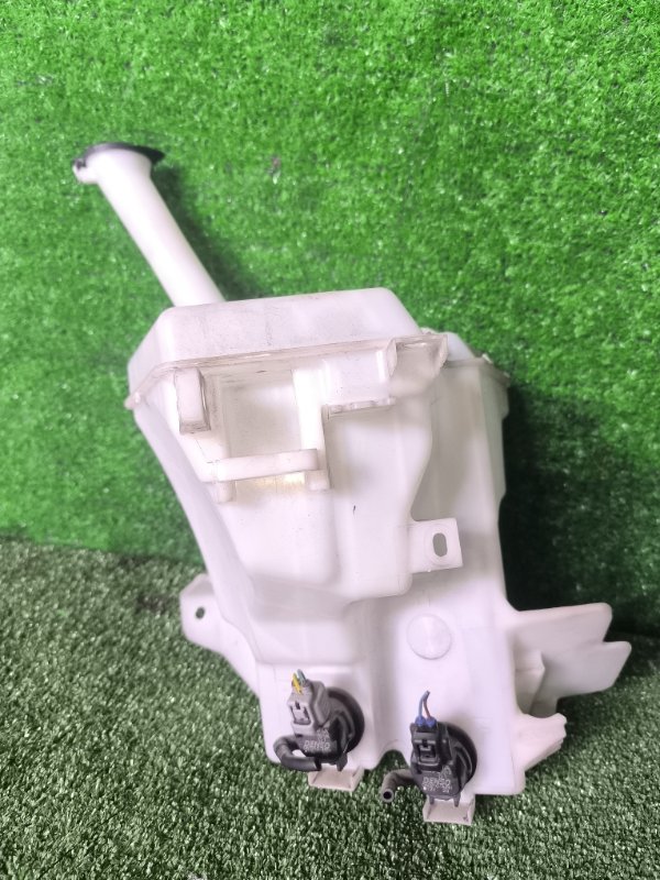Бачок омывателя TOYOTA AQUA NHP10 1NZ-FXE 2013 (б/у)