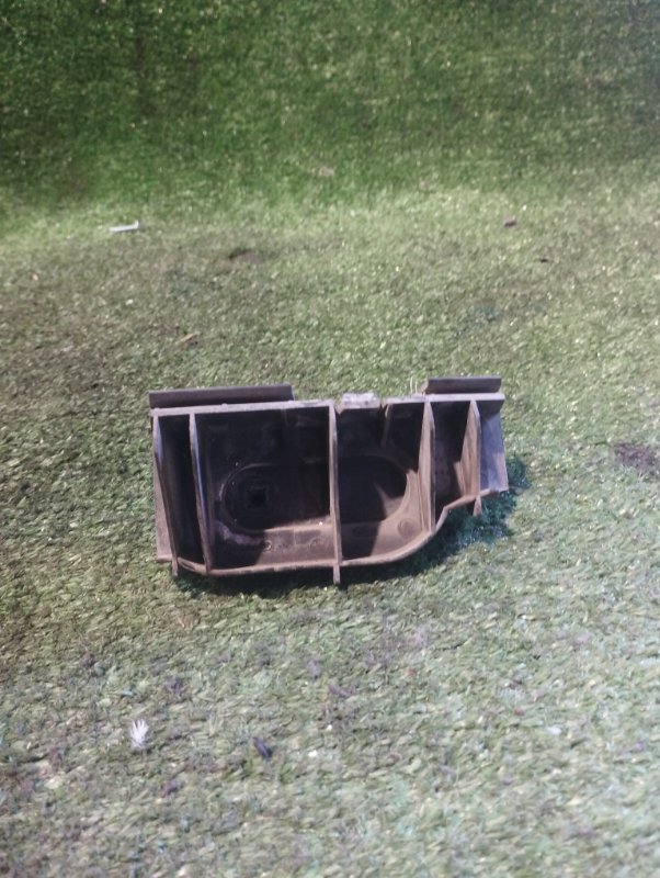 Крепление бампера TOYOTA COROLLA RUNX NZE121 1NZ-FE 2001 заднее правое (б/у)