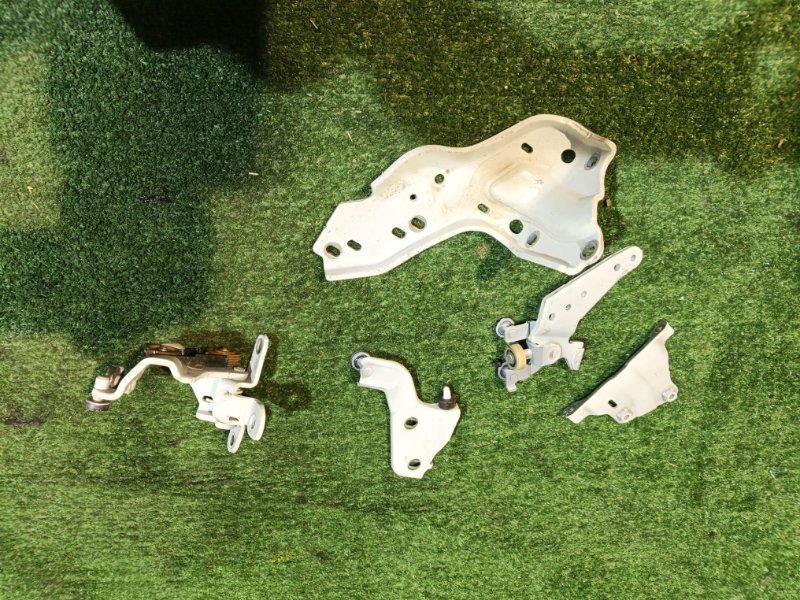 Петли на дверь TOYOTA NOAH ZRR75 3ZR-FE 2008 задние левые (б/у)