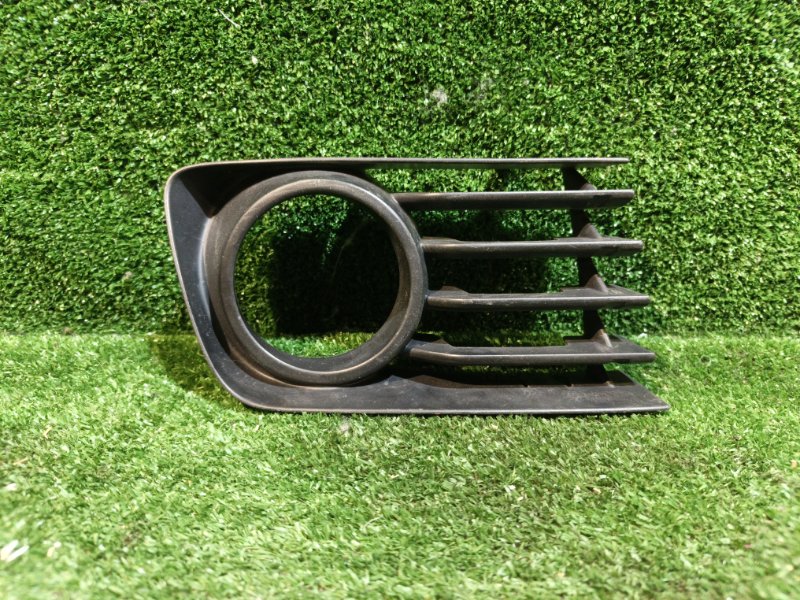 Заглушка бампера TOYOTA PRIUS NHW20 левая (б/у)