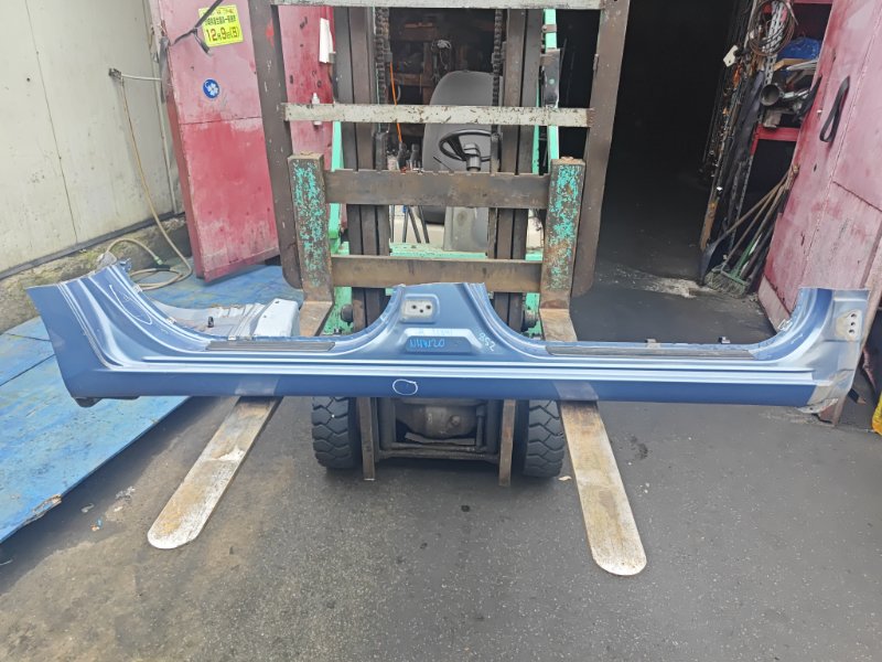 Порог TOYOTA PRIUS NHW20 1NZ-FXE 2005 правый (б/у)