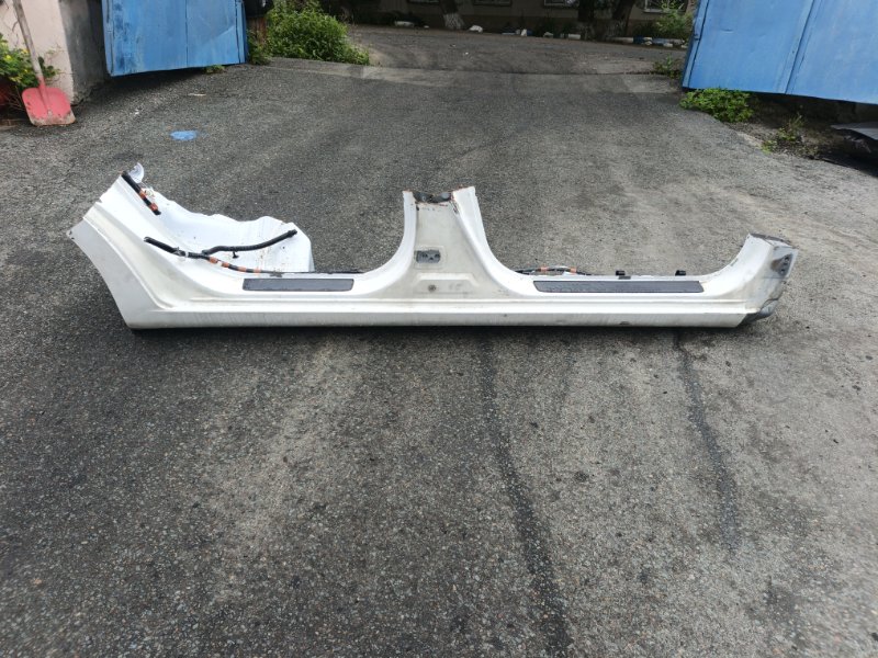 Порог TOYOTA PRIUS NHW20 1NZ-FXE 2005 правый (б/у)