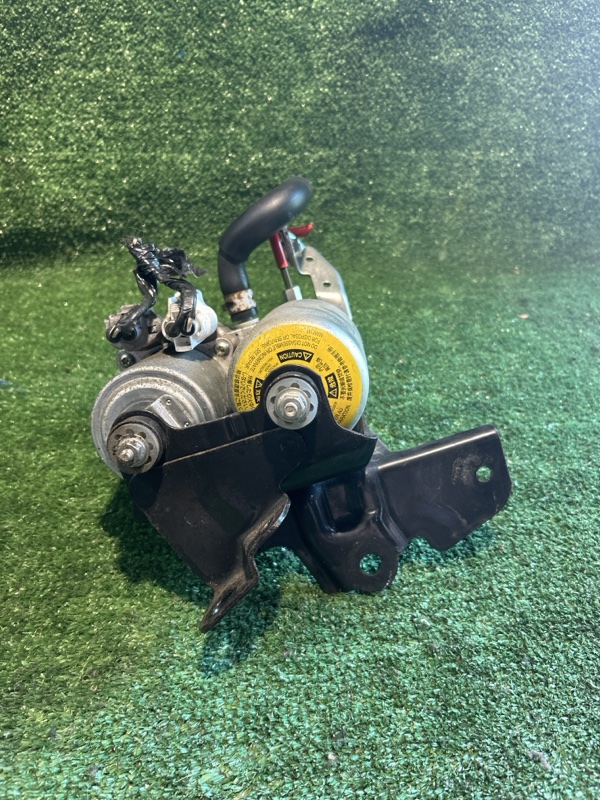 Блок abs TOYOTA AQUA NHP10 1NZ-FXE 2013 (б/у)