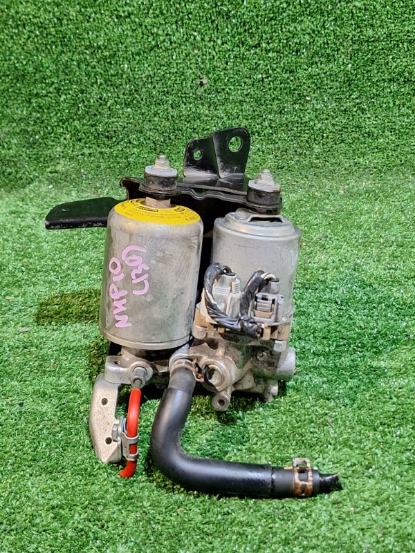 Блок abs TOYOTA AQUA NHP10 1NZ-FXE 2013 (б/у)