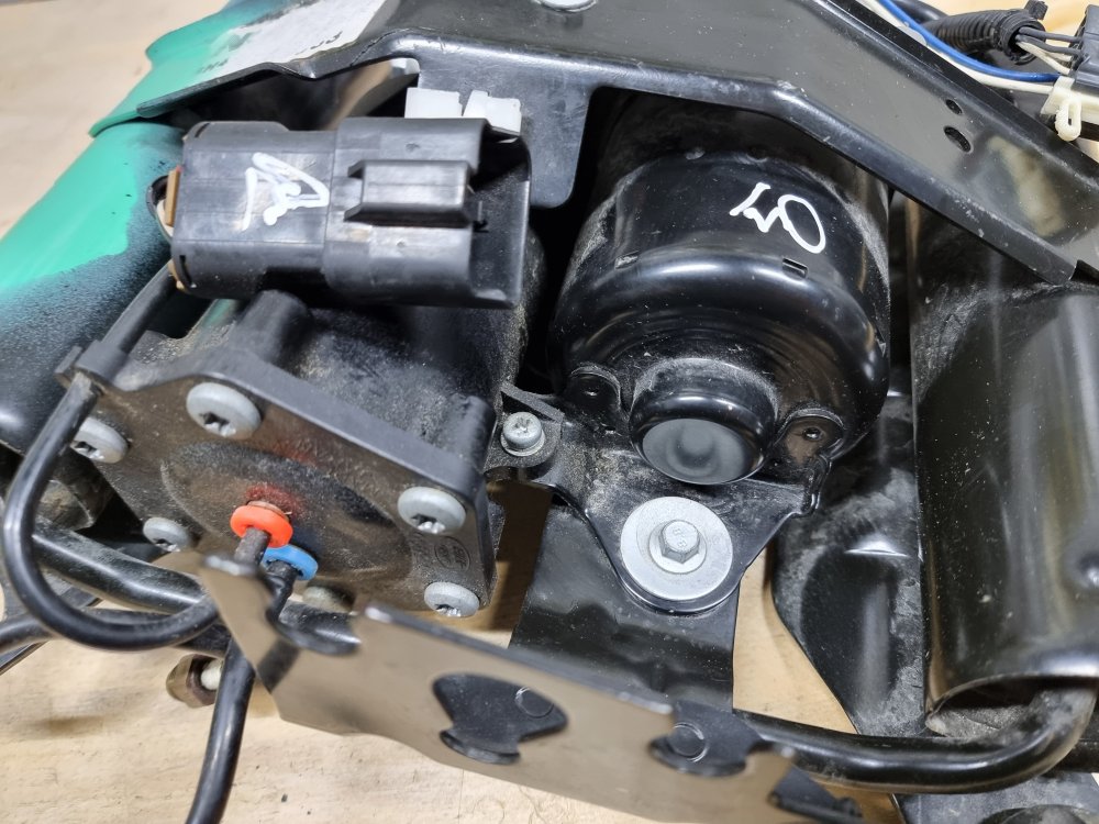 Компрессор подвески Range Rover 3 2003 Компрессор подвески Range Rover 3 2003