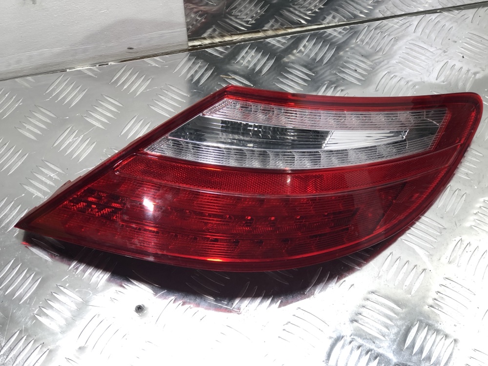 Фонарь задний правый Mercedes-benz slk r172 a1729062100 контрактная