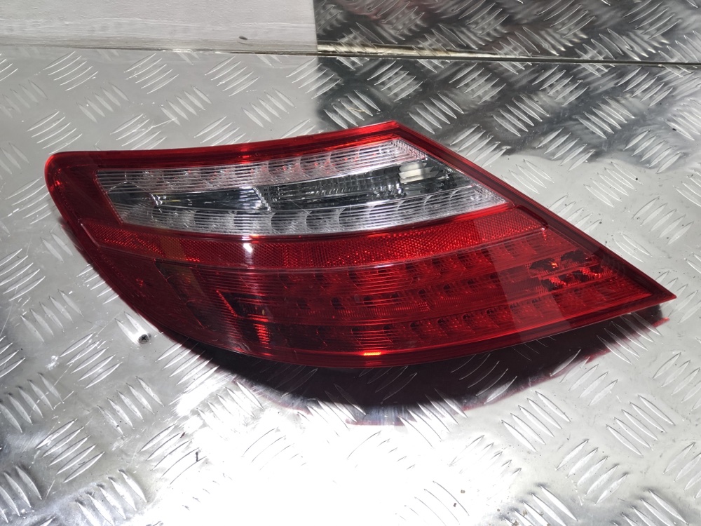 Фонарь задний левый Mercedes-benz slk r172 a1729062000 контрактная