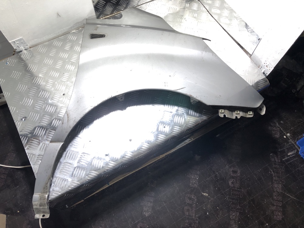 Крыло переднее правое hyundai h1 663214H500 контрактная