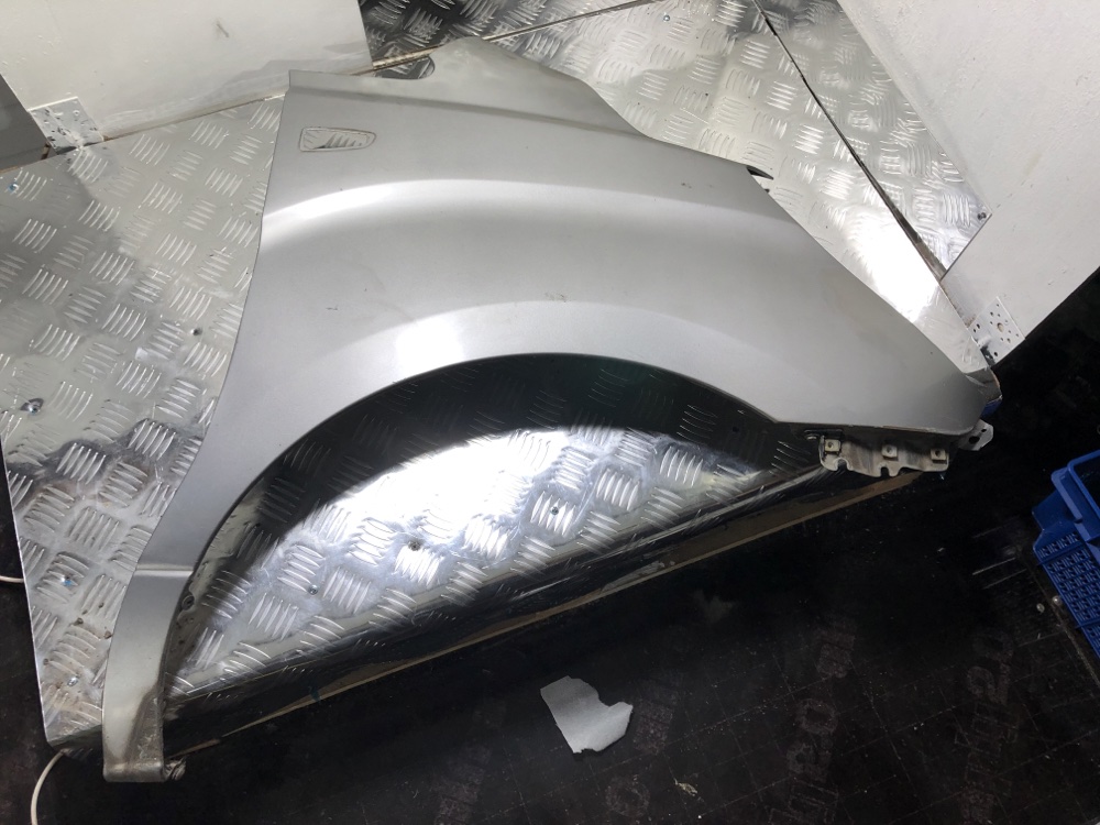 Крыло переднее правое hyundai h1 663214H500 контрактная
