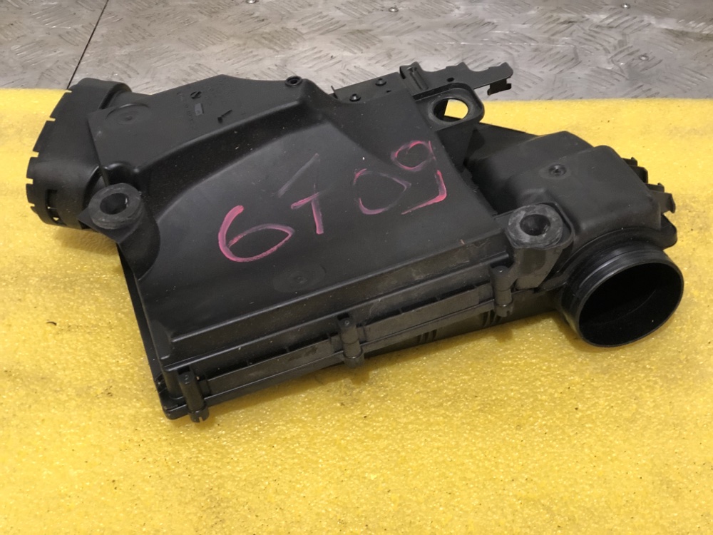 Корпус воздушного фильтра bmw 5 f07 N55B30A 13 71 7 583 725 контрактная