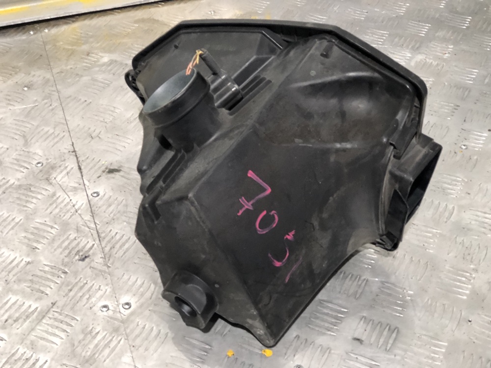Корпус воздушного фильтра BMW x1 e84 N52b30 7555287 контрактная