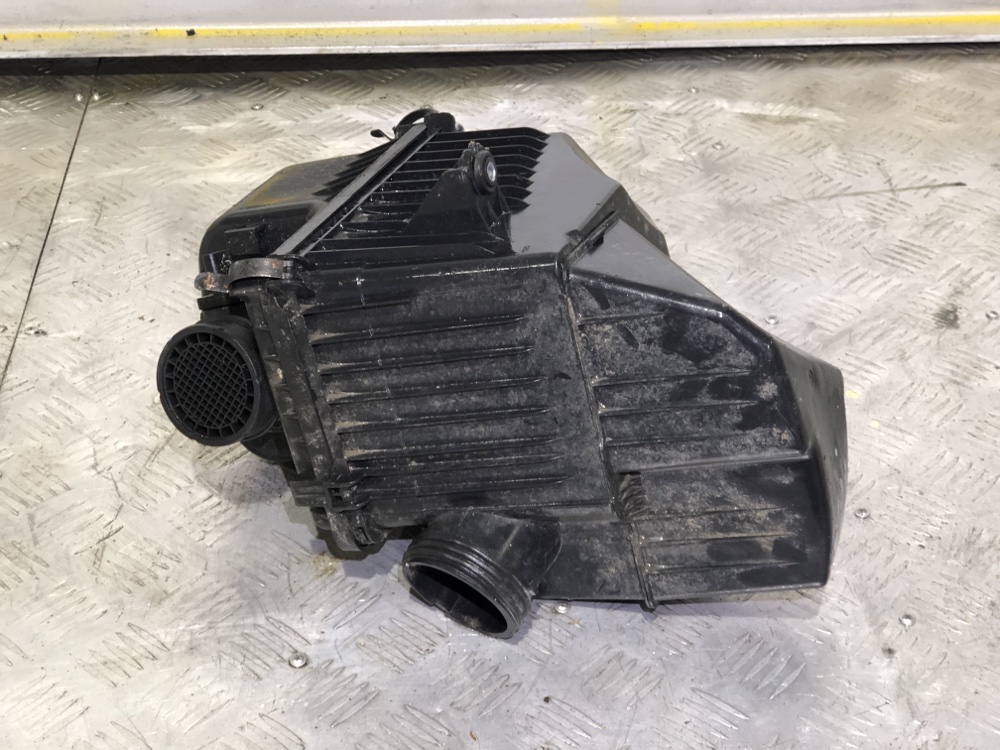 Корпус воздушного фильтра Hyundai h1 h1 d4cb 28110 4H000 контрактная