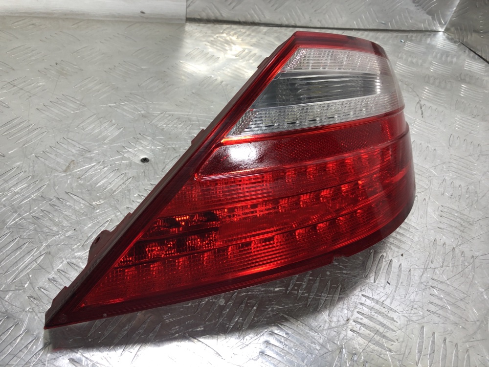 Фонарь задний правый slk r172