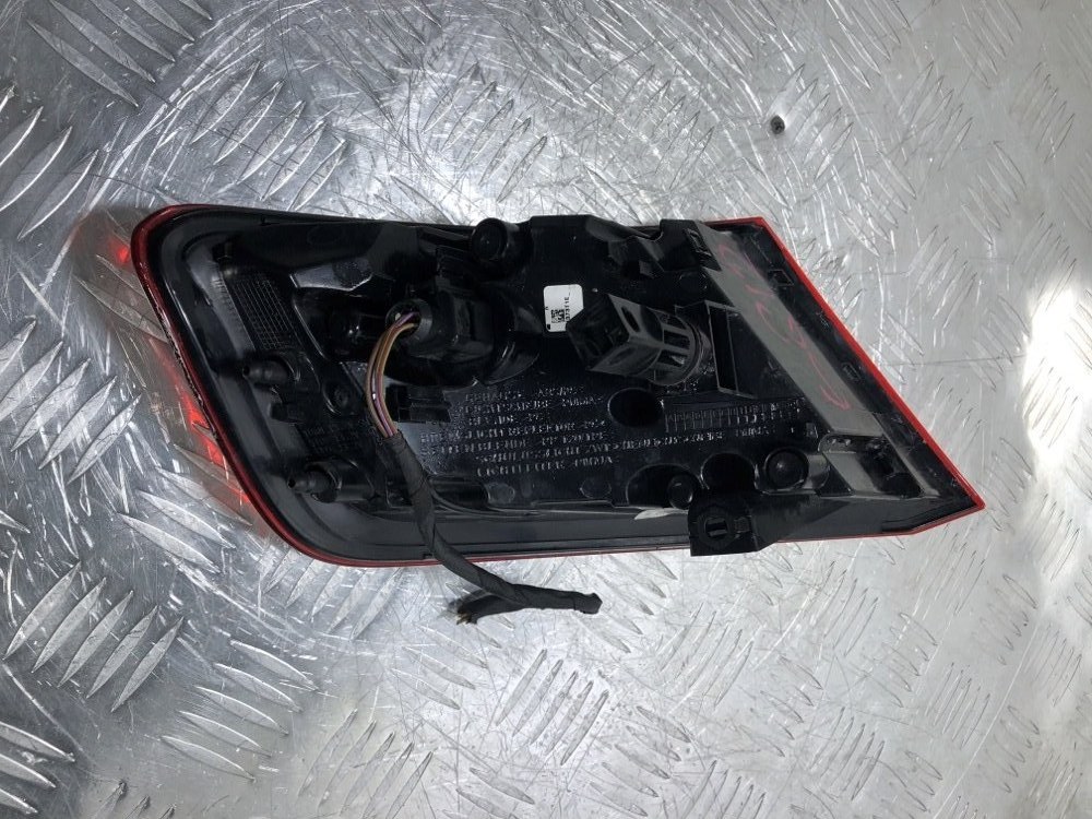 Фонарь задний правый a3 8v