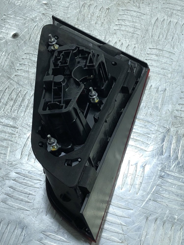 Фонарь левый a3 8v