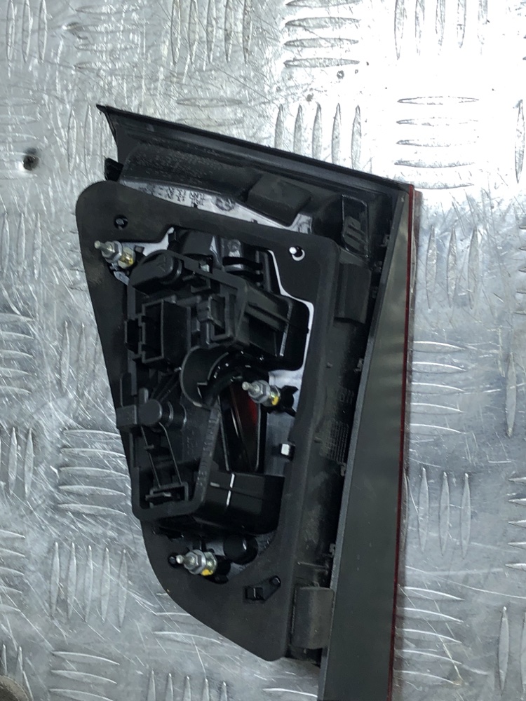 Фонарь левый a3 8v