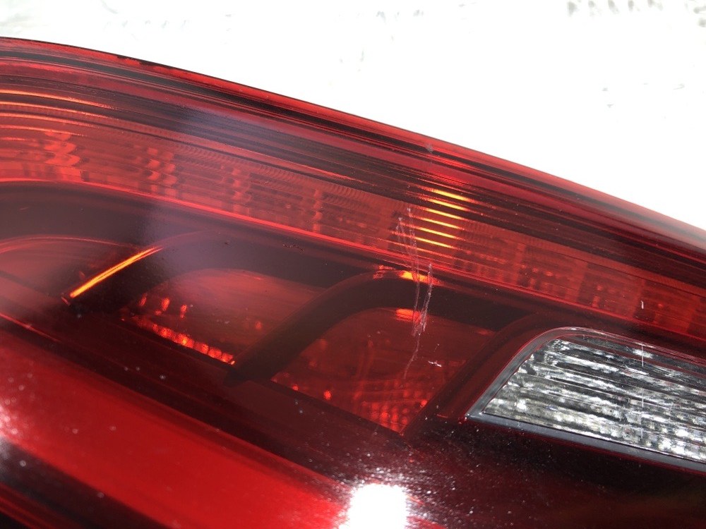 Фонарь правый a3 8v