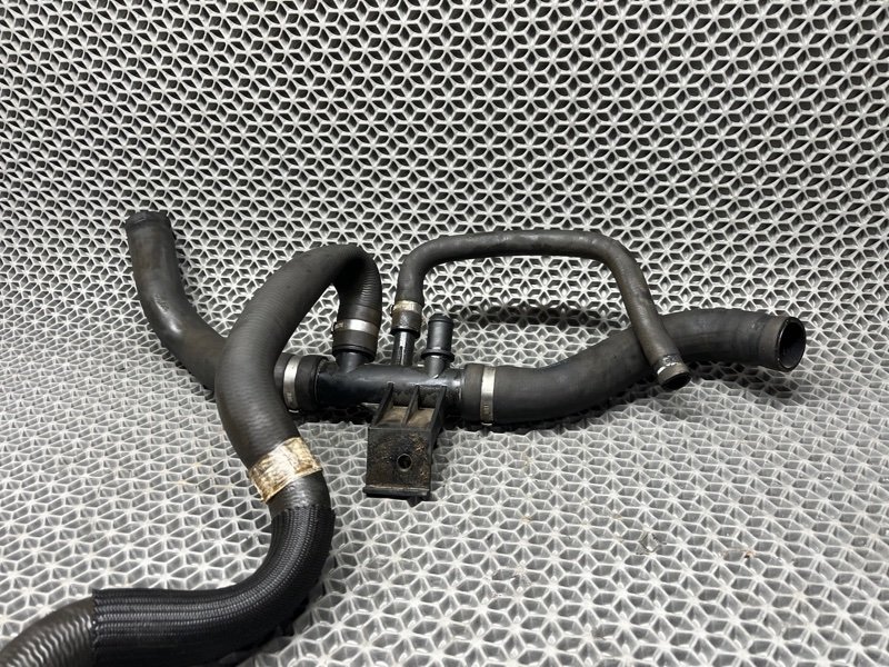 Патрубок системы охлаждения передний jumper 2008 250 2.2 HDI.