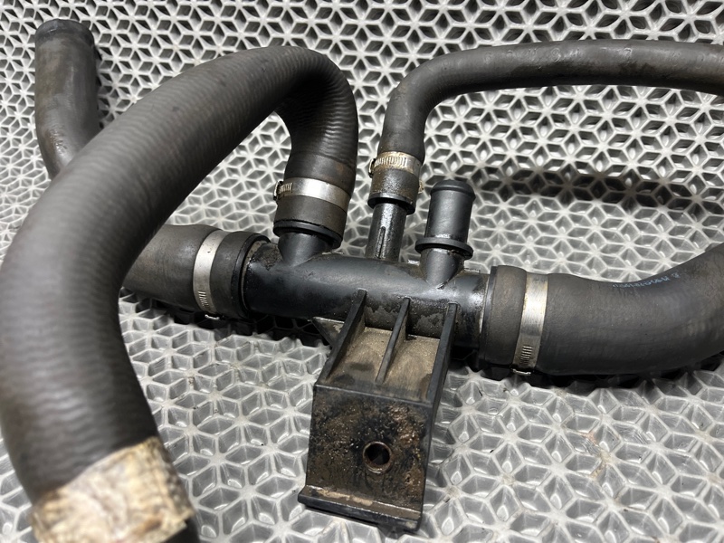 Патрубок системы охлаждения передний jumper 2008 250 2.2 HDI.