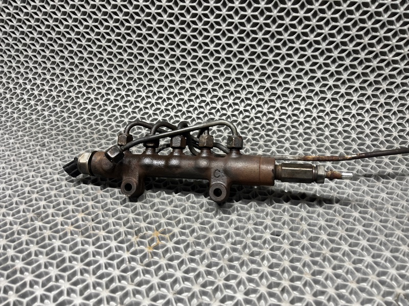 Топливная рампа передняя citroen jumper 250 2.2 HDI.