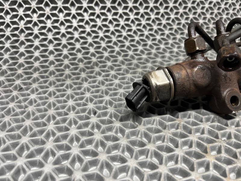 Топливная рампа передняя jumper 2008 250 2.2 HDI.