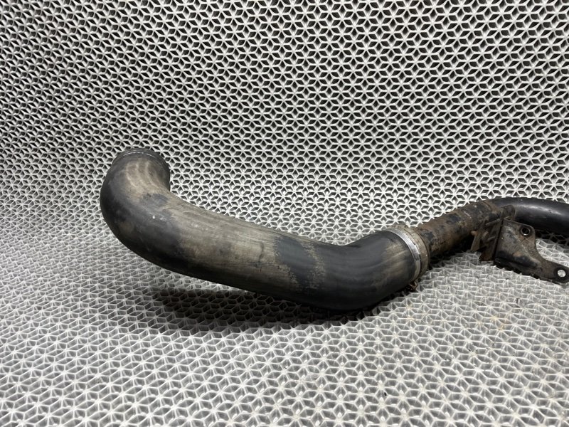 Патрубок интеркулера нижний передний citroen jumper 250 2.2 HDI. Патрубок интеркулера нижний передний citroen jumper 250 2.2 HDI.