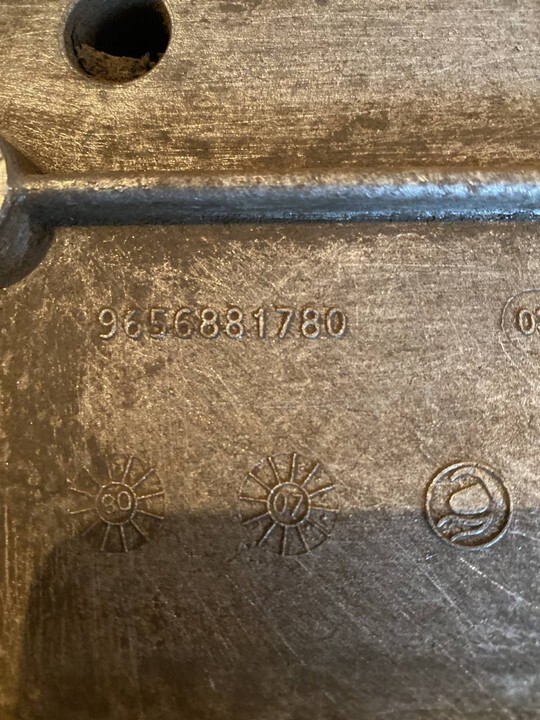 Кронштейн компрессора кондиционера Peugeot Partner 1 Кронштейн компрессора кондиционера Peugeot Partner 1